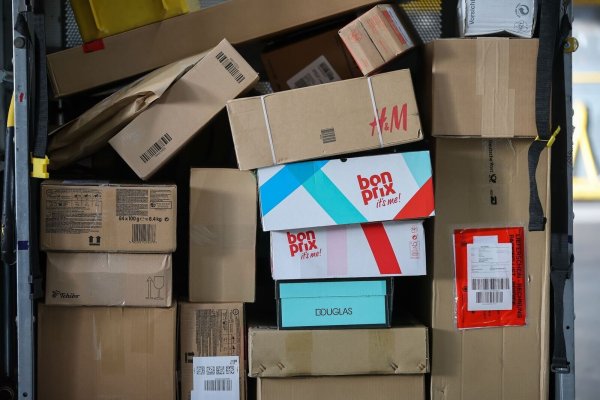 Die EU-Staaten haben sich auf strengere Regeln zum Schutz von Verbraucherinnen und Verbrauchern bei Käufen im Internet geeinigt. - © Jan Woitas/dpa