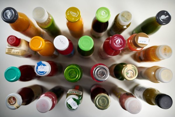 Im Test: 25 Smoothies - © Foto: Jörg Förster/Stiftung Warentest/dpa-tmn