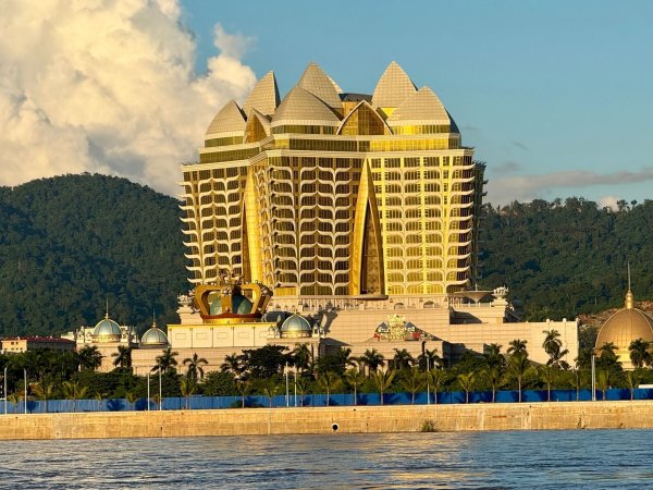 Im neuen chinesischen Schattenreich am Goldenen Dreieck regieren Glücksspiel und Prunk. - © Carola Frentzen/dpa