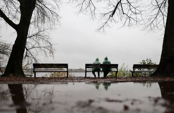 Erstmal ist Schmuddelwetter angesagt. - © Christian Charisius/dpa