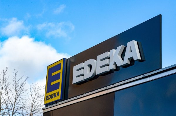 Edeka ruft Waldheidelbeeren im Glas zurück - es könnten Glasstücke enthalten sein. - © Jens Kalaene/dpa-Zentralbild/dpa