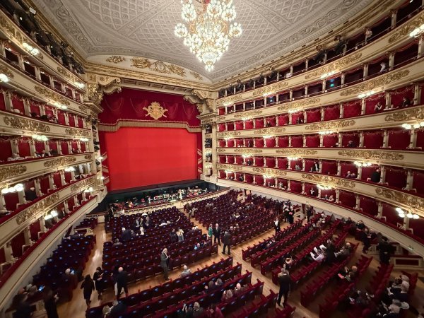 Die Scala gehört zu den berühmtesten Opernhäusern der Welt. (Archivbild) - © Christoph Sator/dpa