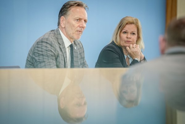 Die zusätzlichen Befungnisse sollen, wenn Kabinett und und Bundestag zustimmen, nur für bestimmte konkreten Gefahrenlagen gelten. (Archivbild) - © Kay Nietfeld/dpa