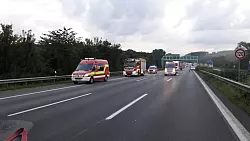 Die A2 musste zeitweise in Fahrtrichtung Dortmund gesperrt werden. - © Feuerwehr Herford