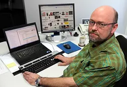 Unbekannte haben die Identit&auml;t von Dirk Uwe Zajonc aus G&uuml;tersloh gestohlen. - &copy; FOTO: WOLFGANG RUDOLF