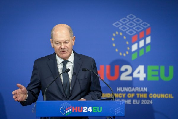 Kanzler Olaf Scholz hatte die Vertrauensfrage eigentlich für Januar angekündigt - jetzt zeigt er sich verhandlungsbereit. - © Kay Nietfeld/dpa