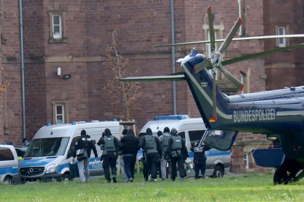 Die Bundesanwaltschaft ließ am Dienstag in Sachsen und Polen acht mutmaßliche Rechtsterroristen festnehmen. Auch in Österreich wurden zwei Objekte durchsucht. (Archivbild) - © Rene Priebe/dpa