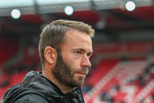 Auf Andreas Patz und Regensburg wartet das nächste wegweisende Duell. - © Armin Weigel/dpa