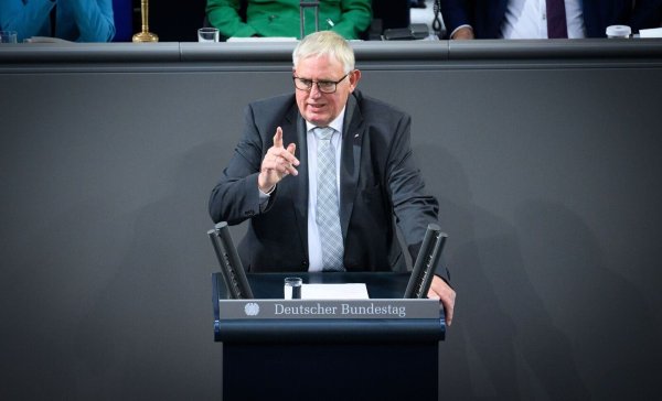 Karl-Josef Laumann fordert schnelle Neuwahlen für Deutschland. (Archivbild) - © Bernd von Jutrczenka/dpa