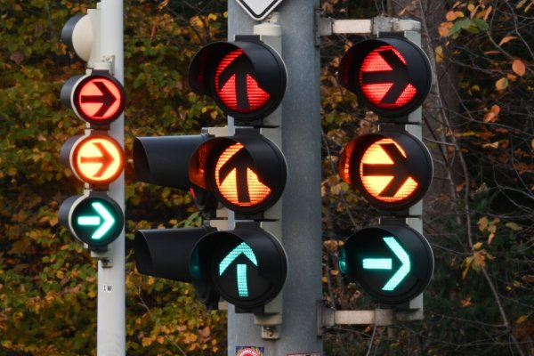 Eine Regierung gibt auch die Richtung vor. Nach dem Bruch der Ampelkoalition herrscht erstmal Unsicherheit. (Archivbild) - © Bernd Weißbrod/dpa