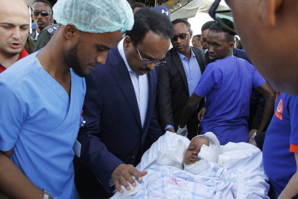 Nach Explosion einer Autobombe in Mogadischu - © Foto: Farah Abdi Warsameh/AP/dpa
