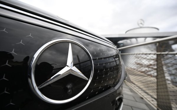 In Neu-Ulm beginnt Mercedes mit dem Verkauf seiner Autohäuser. (Archivbild) - © Bernd Weißbrod/dpa