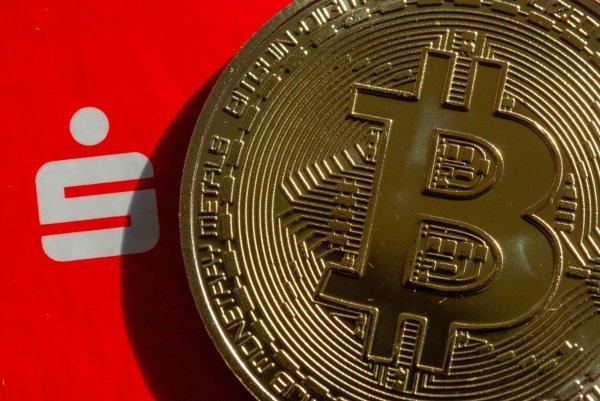 Sparkassen öffnen sich für Bitcoin und Co. - zumindest etwas. (Symbolbild) - © Fernando Gutierrez-Juarez/dpa-Zentralbild/dpa