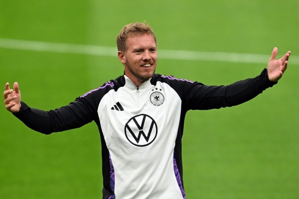 Julian Nagelsmann ist in Kontakt mit Florian Wirtz, will dem 22-Jährigen aber zu keinem Verein raten. - © Federico Gambarini/dpa