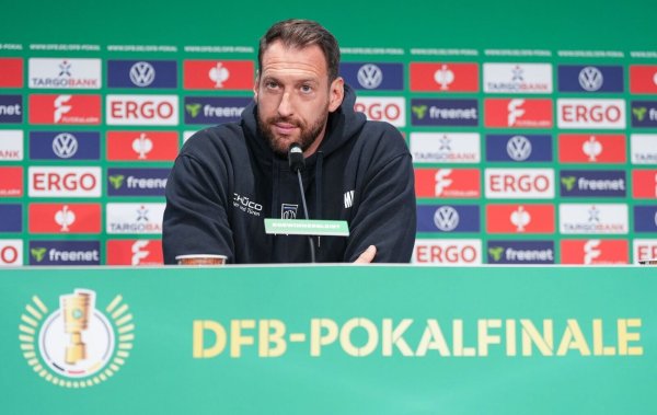 Enttäuscht aber auch stolz: Bielefelds Coach Mitch Kniat. - © Sören Stache/dpa