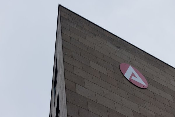 Die Arbeitslosigkeit in NRW ist im Februar nur leicht gestiegen. (Archivbild) - © Rolf Vennenbernd/dpa