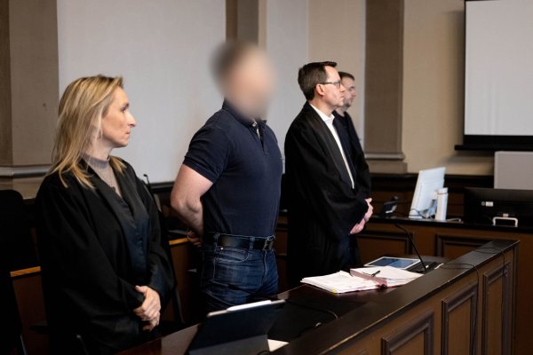 Nach der Mordserie mit vier Toten im niedersächsischen Landkreis Rotenburg (Wümme) ist der angeklagte Bundeswehrsoldat zu lebenslanger Haft verurteilt worden. - © Sina Schuldt/dpa