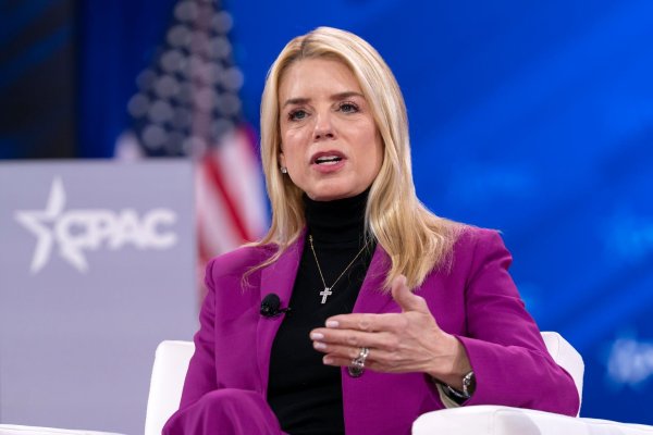 US-Justizministerin Pam Bondi hat angekündigt, dass bisher unter Verschluss gehaltene Akten zum Fall des mutmaßlichen Sexualstraftäters Jeffrey Epstein veröffentlicht werden sollen (Archivbild). - © Jose Luis Magana/AP/dpa