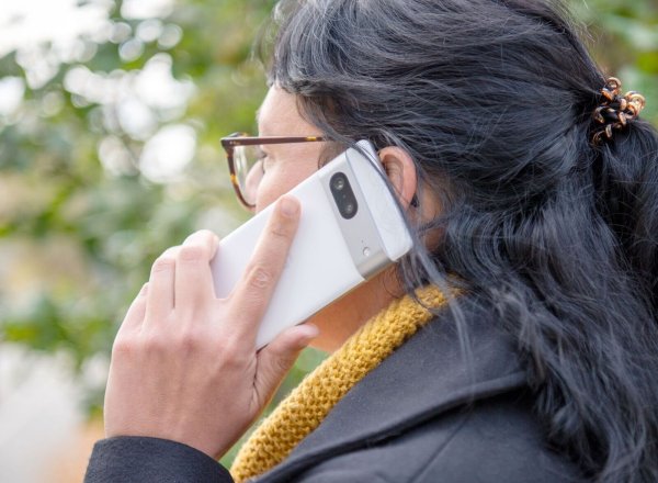 Das Google Pixel 7 wird das erste Telefon sein, dass den neuen Standard für E-SIM-Transfers der Telekom unterstützt. Weitere Android-Modelle sollen folgen. - © Bernd Diekjobst/dpa-tmn