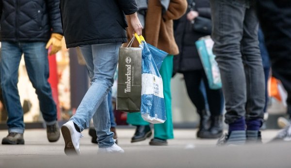 Einkaufstaschen - © Foto: Markus Scholz/dpa