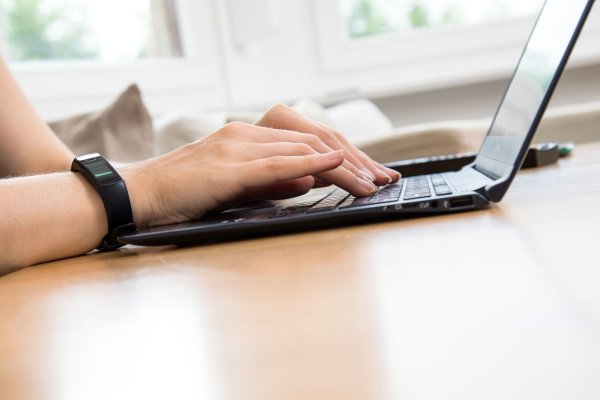 Keine simplen Wörter und bloß keine Tastatur-Muster: Passwörter, die leicht sind, sind in aller Regel auch leichtsinnig. - © Christin Klose/dpa-tmn