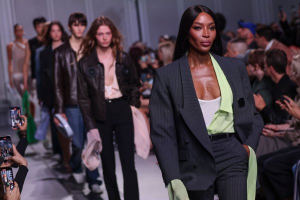Mehr Freizügigkeit in der Mode: Model Naomi Campbell macht\\\'s vor. - © Vianney Le Caer/Invision via AP/dpa