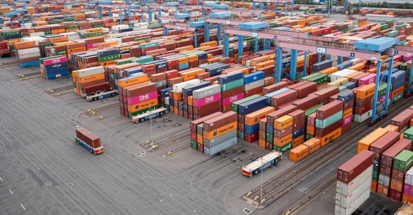 Weltwirtschaft - © Foto: Daniel Reinhardt/dpa