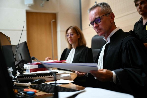 Für die Staatsanwaltschaft geht es um mehr als die Strafen an sich. (Archivbild) - © Christophe Simon/AFP/dpa