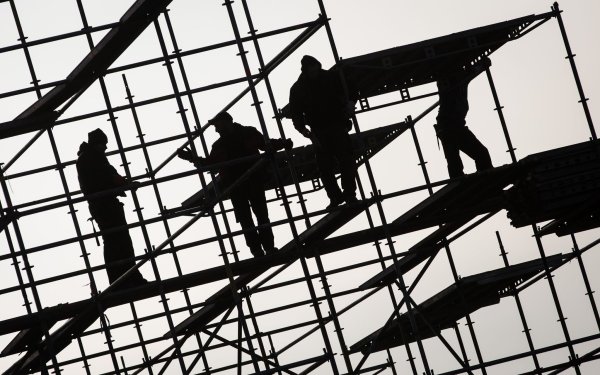 In den Industriebetrieben hat sich die Stimmung mit rückläufigen Aufträgen verschlechtert. (Archivbild) - © Christian Charisius/dpa