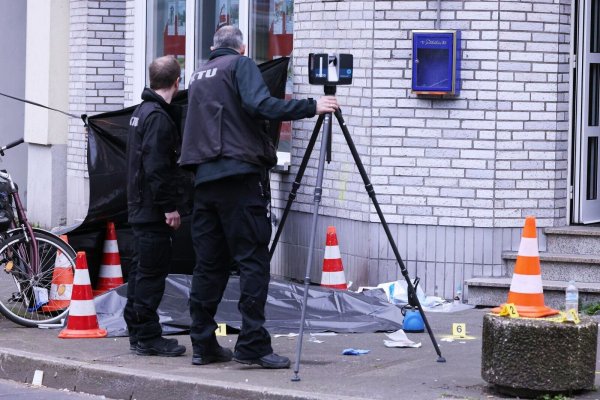 Sechseinhalb Jahre Haft gab es für tödliche Schüsse auf einen Barbetreiber in Düsseldorf. (Archivbild) - © David Young/dpa