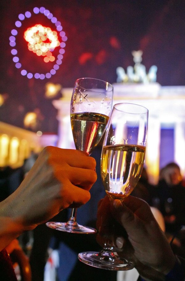 Der 31. Dezember ist kein Feiertag. In vielen Unternehmen gibt es für den Tag aber Urlaubs-Sonderregelungen. - © Johannes Eisele/dpa/dpa-tmn