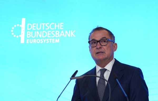 Bundesbank-Präsident Joachim Nagel bringt ein späteres Rentenalter ins Spiel im Kampf gegen die schwache Wirtschaft (Archivbild). - © Marcus Brandt/dpa