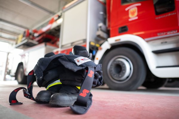 Diebe stehlen wichtige Feuerwehrausrüstung. (Symbolbild) - © Sebastian Gollnow/dpa