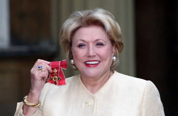 Barbara Taylor Bradford hat im Buckingham Palace in London den Orden «Member of the Most Excellent Order of the British Empire» erhalten. (Foto Archiv) - © Steve Parsons/PA Wire/dpa