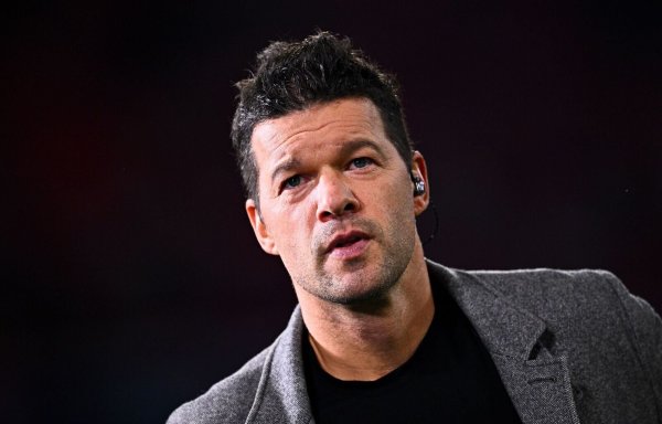 Michael Ballack ist als Experte im Stadion. - © Tom Weller/dpa/Archivbild