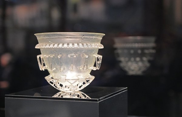 Römisches Glasgefäß - © Foto: Peter Zschunke/dpa-Zentralbild/dpa