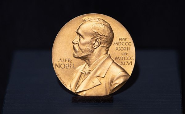Die Medaille, die für einige Tage die Welt bedeutet. (Archivbild) - © Daniel Reinhardt/dpa