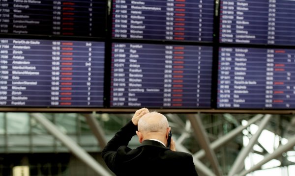 Annullierte Flüge wegen Stromausfall - © Foto: Daniel Reinhardt/dpa/dpa-tmn