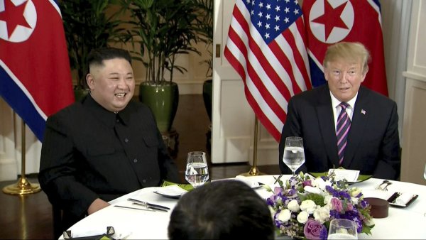 Kim und Trump - © Foto: Host Broadcast/AP
