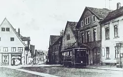 Ein Triebwagen auf dem Blomberger Marktplatz - © Bockwinkel/Privat