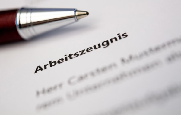 Das arbeitsrechtliche Maßregelungsverbot sieht vor, dass ein Arbeitnehmer bei einer Vereinbarung nicht benachteiligt werden darf, weil er in zulässiger Weise seine Rechte ausübt. - © Andrea Warnecke/dpa-tmn