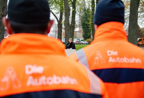 Die ehemalige Verkehrsministerin Ina Brandes (CDU) spricht 2021 bei einer Gedenkversanstaltung in Gescher. - © Guido Kirchner/dpa/Archivbild