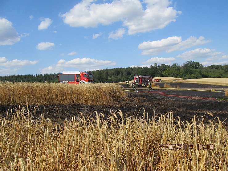 Ein weiterer Feldbrand ereignete sich am Samstag in Kalldorf. - © Horst Brinkmann, Feuerwehr Kalletal