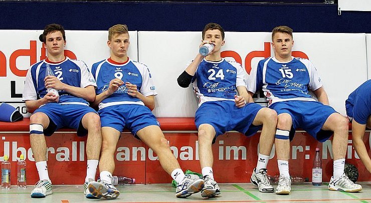 Erschöpft und enttäuscht: Die Lemgoer Alexander Engelhardt, Yannik Löhr, Dominik Ebner und Dennis Summa (von links). - © Foto: Lucas