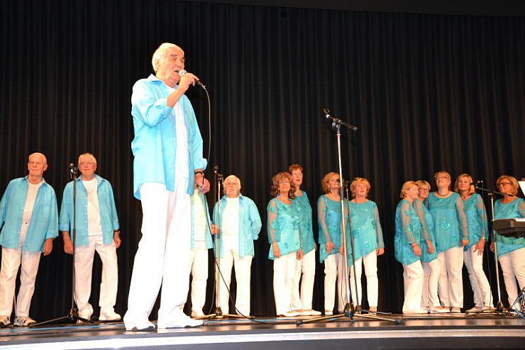 Dank eigener Arrangements klingen bei den Seeadlern auch alte Schlager überraschend neu und anders. - © Foto: Idel