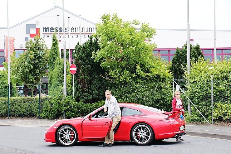 Der Sohn wars: Marvin (rechts) hat seinen Vater Stefan Ladage von der Idee überzeugt, das Supercar-Treffen zu realisieren. - © Foto: privat