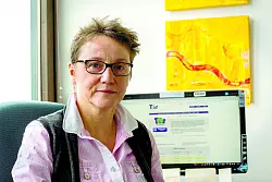 Bringt Licht ins Dunkel: Gudrun Oevel, Chefin des IT- und Medienzentrums an der Universit&auml;t Paderborn. - &copy; Tobias Schreiner