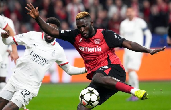 Der Nigerianer spielt seit Sommer 2023 in Leverkusen. - © Michael Probst/AP/dpa