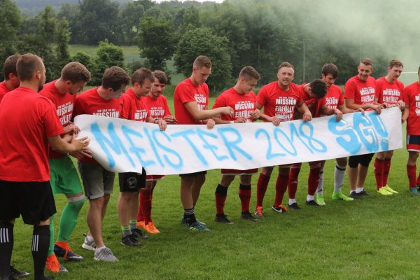 SG Hörstmar/Lieme feiert den Titelgewinn in der Kreisliga A Lemgo. - © Oliver König