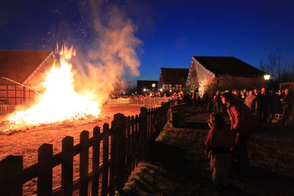 Alle Osterfeuer in Lippe finden Sie in unserer Übersicht. Frohe Ostern! - © Archivfoto: LZ